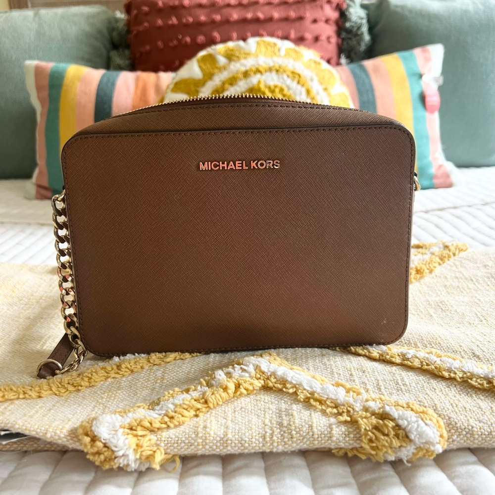 Michael Kors Jet Set Square Crossbody Purse